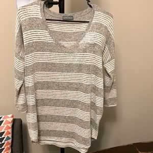 Stitchfix black and white 3/4 light weight all weather sweater medium